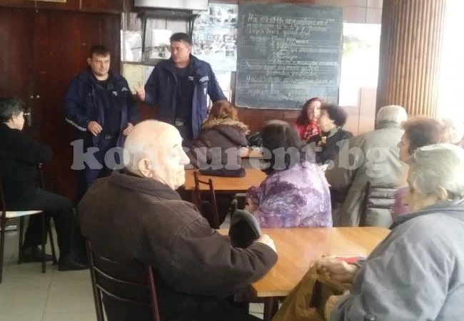 Полицията при пенсионерите заради измамите