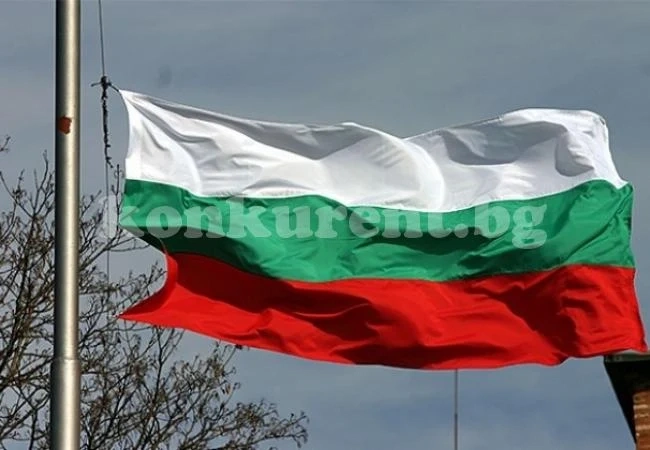 Започва раздаването на знамена в училищата