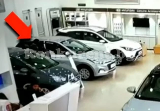 Любопитна купувачка влезе в нова кола и изпотроши цял автосалон (ВИДЕО)