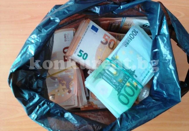 Над 200 000 недекларирани евро задържаха митнически служители