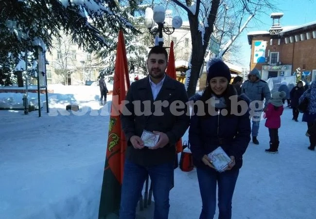 ВМРО – Враца зарадва старите хора с мартеници