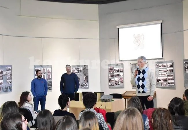 Ученици от СУ „Христо Ботев“ участваха в открит урок по родолюбие