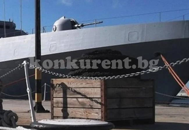 Военен катер се блъсна в кей при учение, има ранени