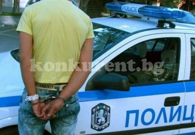Вандали драскаха с графити във Враца, хванаха ги