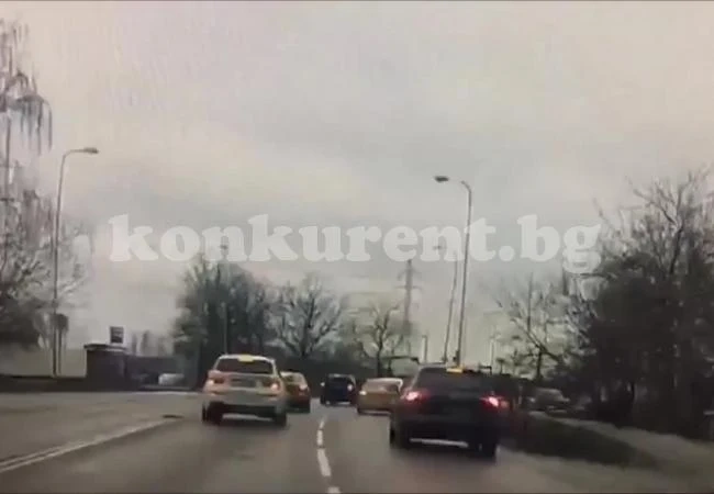 Полицаи започнаха преследване на автокрадец със стрелба, но се случи нещо неочаквано (ВИДЕО)