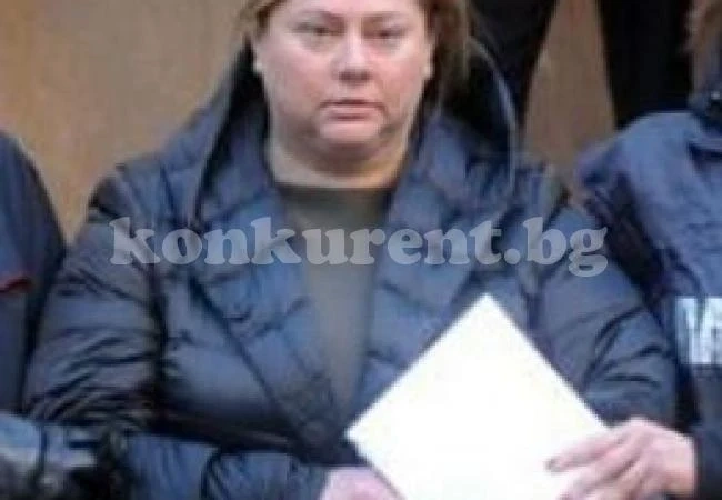 64-годишна плати на мафията да циментира любовника й