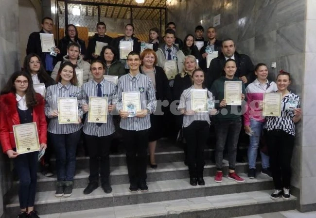 Представиха творчески проекти в конкурса „Свята и чиста Република”