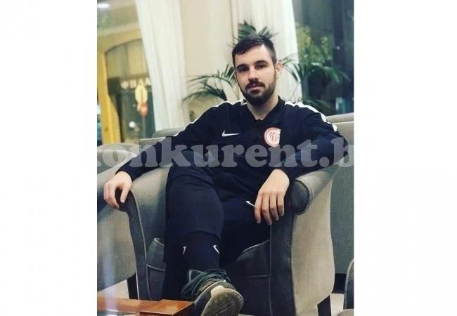 Вихър /Н/ картотекира подвизавал се в Гърция халф преди Ел Класико