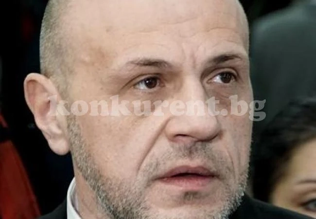 Следят дали чиновници не тормозят хората за документи