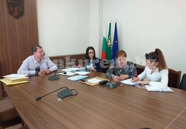 Отвориха офертите на фирми за обществена поръчка