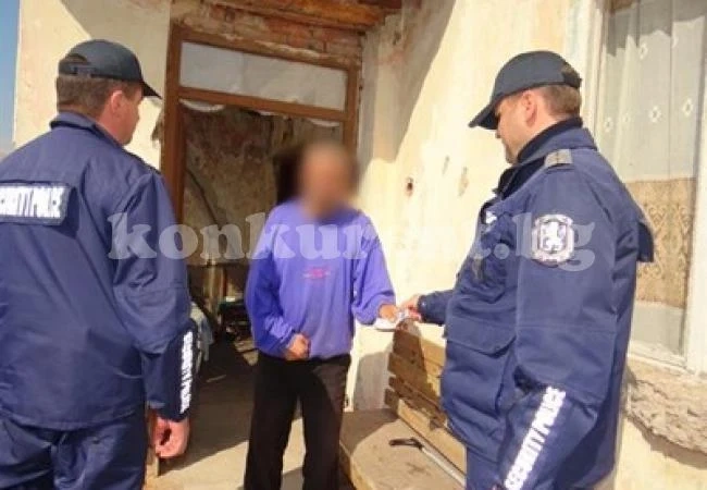 Джебчийка свила пенсията на мъж с увреждания, задържаха я