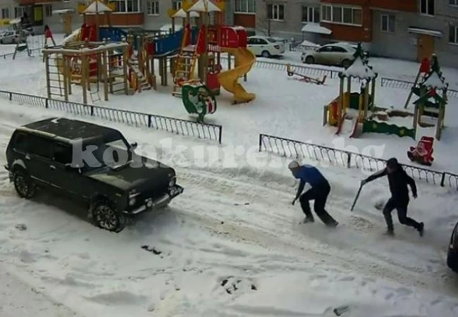 Бесен шофьор на джип засече и изскочи да се бие, но му се случи случка (ВИДЕО 18+)