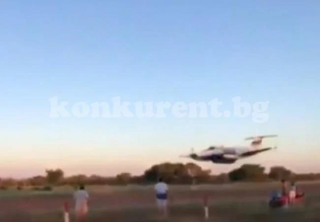 Пилот-камикадзе направи таран със самолет на къщата си, за да убие жена си, която го изгони (ВИДЕО и СНИМКИ)