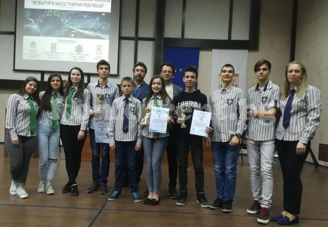 Учениците от ППМГ - Враца с 5 награди от национално състезание по информационни технологии