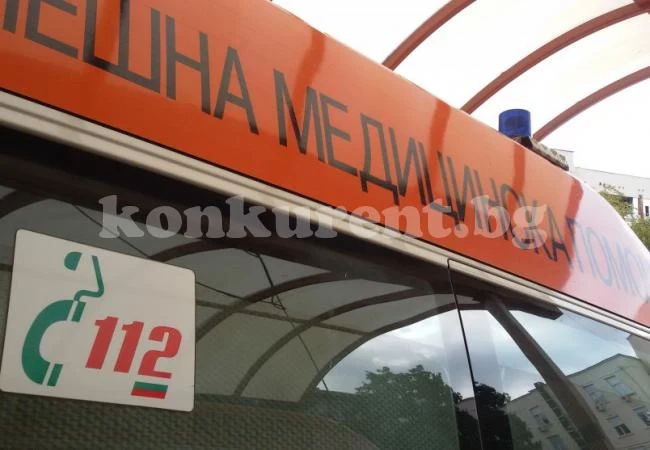 Младежи с опасност за живота след преобръщане с кола
