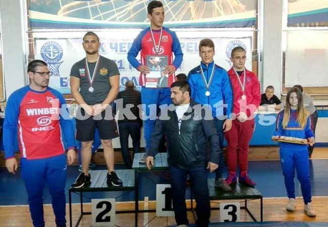 Квартет от Ботев 93 и Надежда 2014 заминава за Истанбул