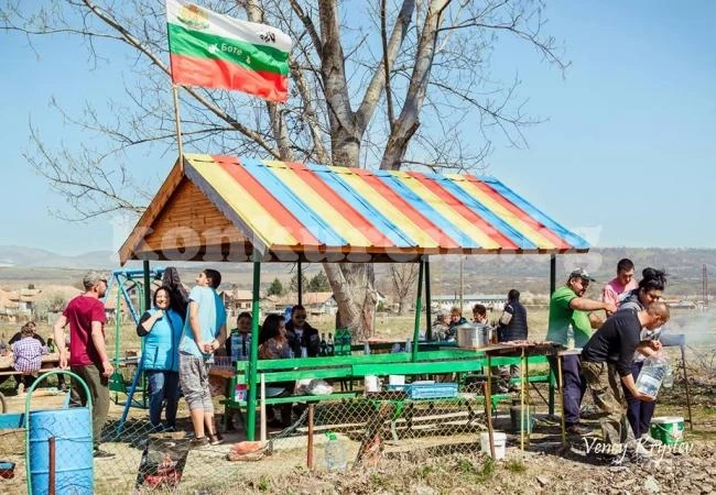 Спортни игри, барбекю и нов кът за отдих белязаха настъпването на пролетта в Брусен