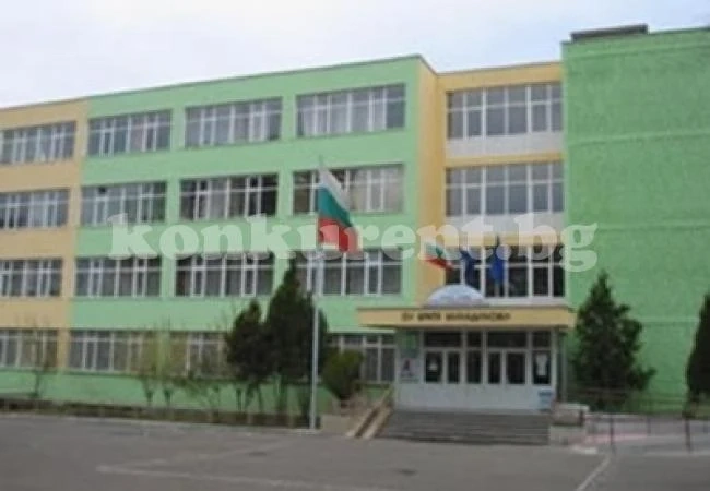 Няма ученици в болница след обгазяването в басейна в Бургас