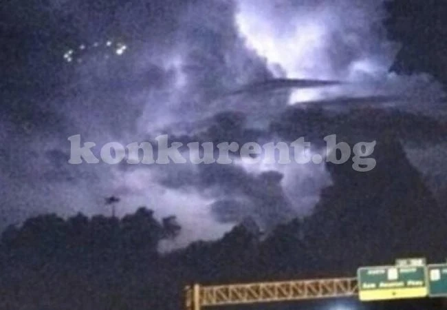 Загадъчно НЛО се сгромоляса от небето над Аляска, военните отричат да е техен обект