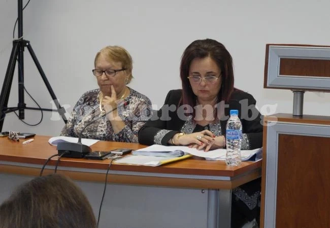 Декларацията на общински съветници от Мездра се оказа буря в чаша вода