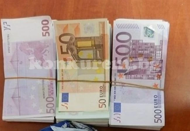 Откриха над 250 000 лв. в кутии с бисквити на \