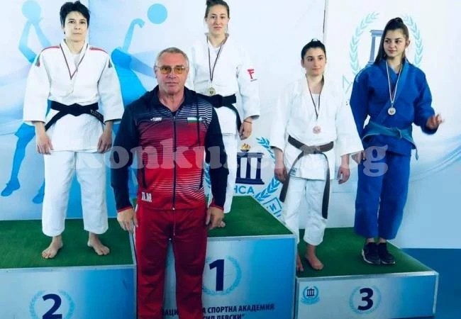 Титли на Цвети и Ева зарадваха спец по джудо от Видин
