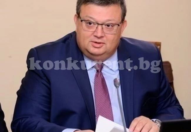Цацаров разпореди проверки на имотите на Пламен Георгиев, съпругата на Лозан Панов и сина на Борислав Сарафов