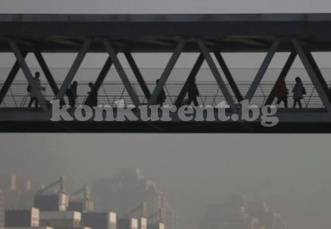 Падналият от мост Николай и майка му тънат в мизерия в Китай