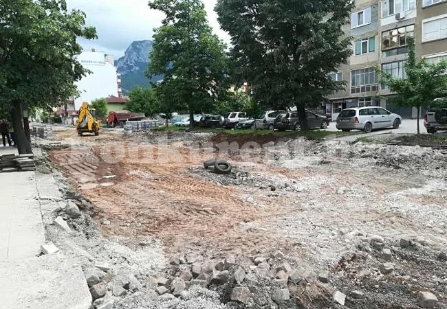 А помните ли как изглеждаше тази улица във Враца? СНИМКИ