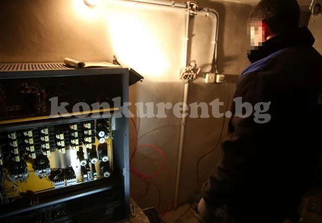 Половината асансьори поддържани нелегално