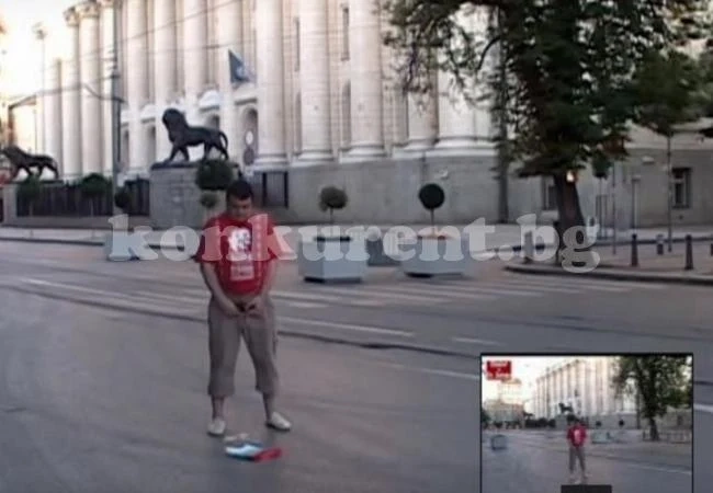 Вкараха в ареста осъден за поругаване на трибагреника