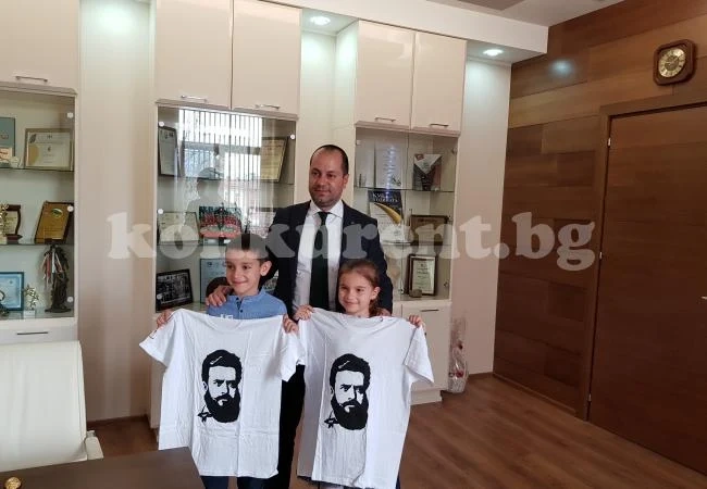 Възпитаници на училище „Васил Левски“ представиха патриотичен проект за Враца
