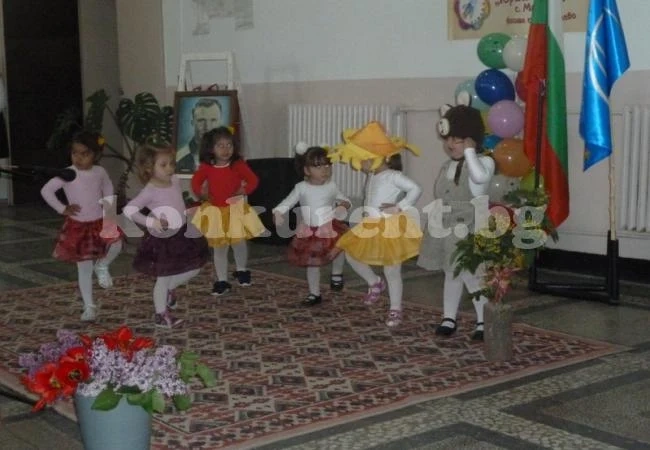 С тържество отбелязаха патронния празник на ДГ „Юрий Гагарин“-Малорад