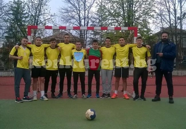 Математици триумфираха в зоната по хандбал