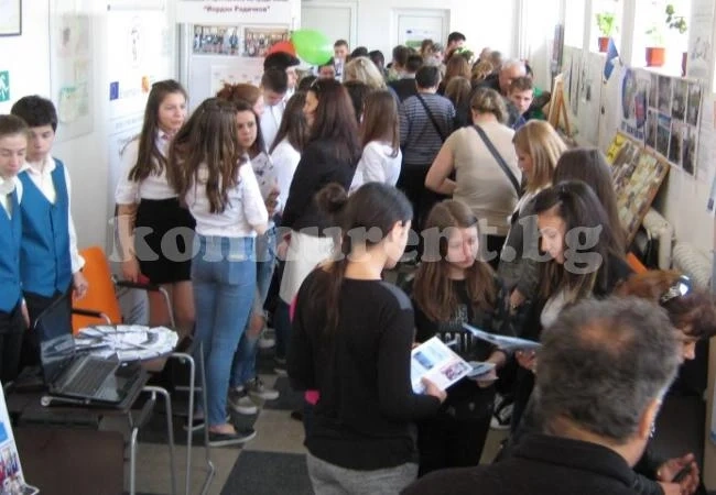 В Бяла Слатина стягат Панорама на образованието
