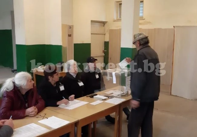 Гласуването в Мало Пещене върви спокойно