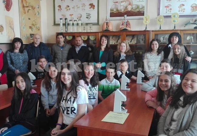 Деца в монтанско училище върнаха живота на кабинет по биология СНИМКИ