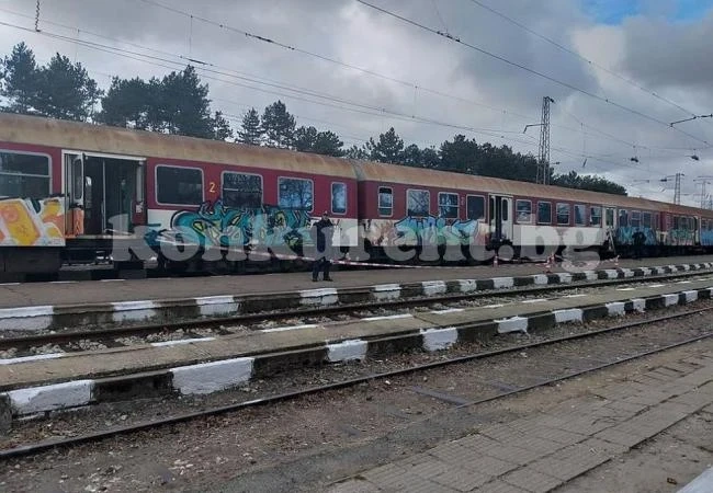 Влак помете кола на жп прелез