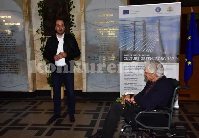 Калин Каменов откри фотоизложбата „Тони и приятели“