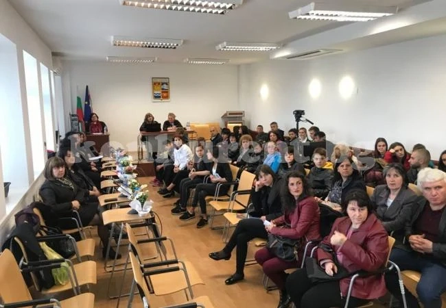 Проведоха родителска среща за избора на училище в Община Мездра