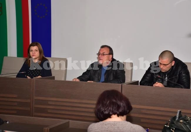 Обсъдиха въвеждането на платено паркиране пред домовете