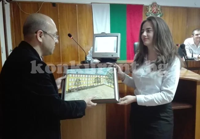 Гимназисти станаха магистрати в деня на Конституцията
