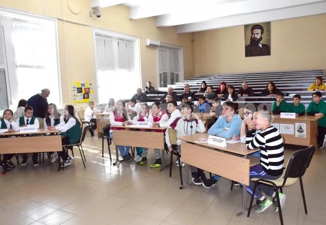 Ученици провериха знанията си в състезание по безопасност на движението по пътищата