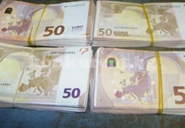 Двама мъже укрили в тайник 128 000 евро, задържаха ги на Калотина (Снимки)