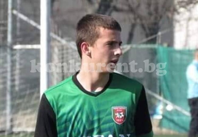 Хеттрик на талант от Лом задържа Ботев на върха в U15 