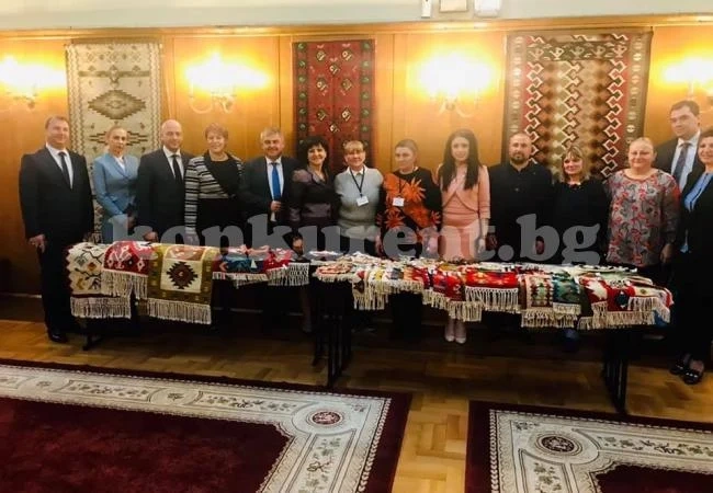 Депутати опънаха Чипровски килими в парламента