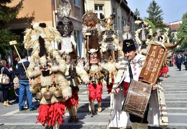 Враца отбеляза Цветница с празнично шествие СНИМКИ