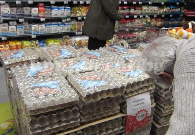 Яйцата по магазините стигнаха 27 стотинки