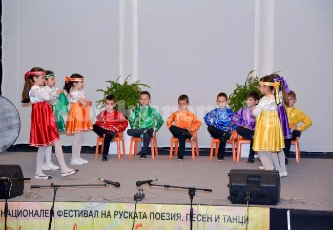 Възпитаници на детска градина от Враца предизвикаха овации СНИМКИ