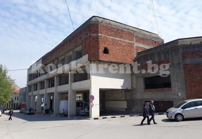 Пълна промяна за партийния дом в Оряхово СНИМКИ